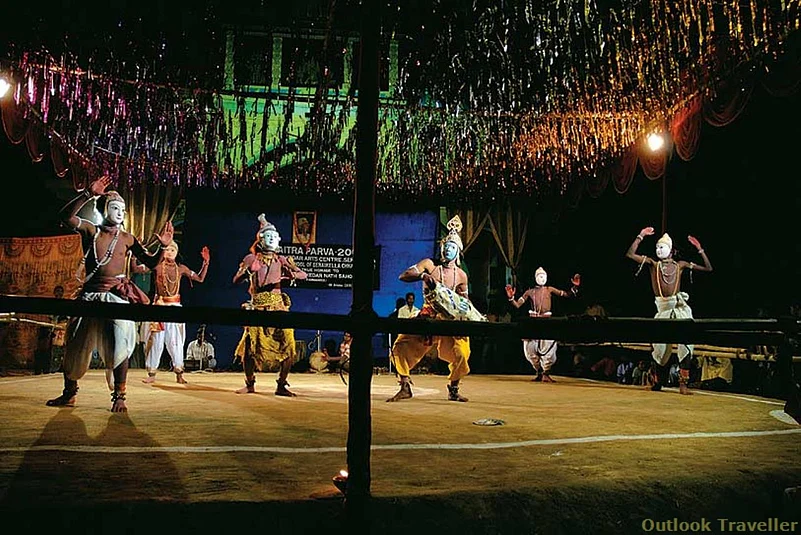 A Chhau performance in progress