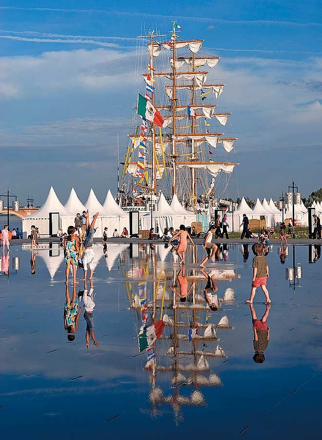 le miroir deau - An art installation