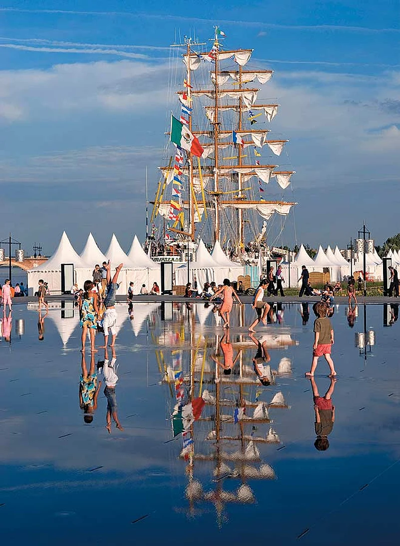 le miroir deau - An art installation