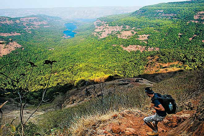 Vasota fort offers panoramic views of Chiplun one one side and Koyna sanctuarys forests on the other