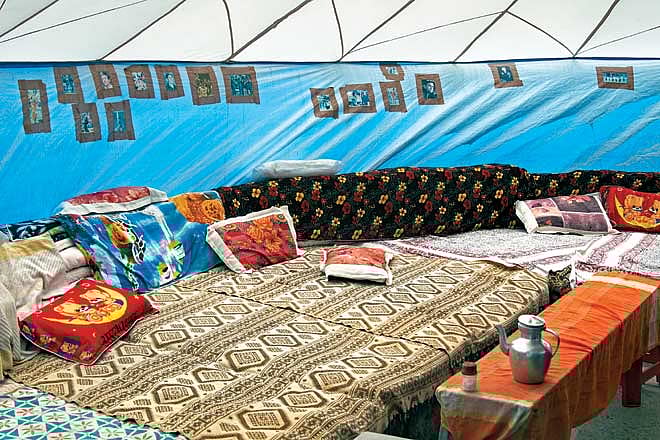 Inside one of the cafes on the way up to Rohtang Pass