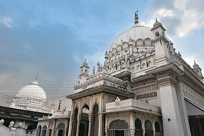 The tomb of Shah Kazim Qalandar in Kakori