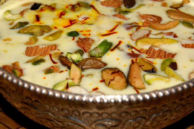Be it Radhe ki thandi fruit cream, Dehati ke rasgulley or Raja Ram ki rabri and kulfi, Allahabads dessert is unmatched