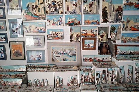 Little art galleries in Naoussa