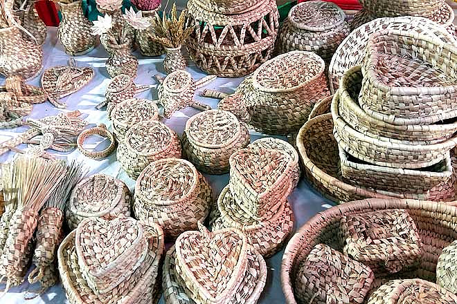 From Jewellery boxes, to hair clips, artisans make a plethora of things from dried grass