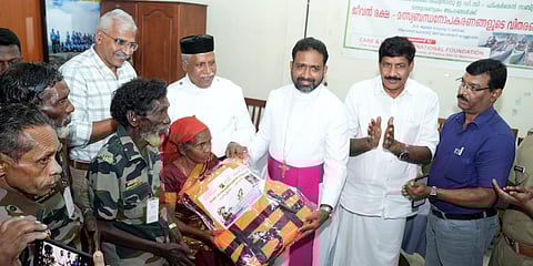 കെയർ ആൻഡ് ഷെയർ ഫൗണ്ടേഷന്റ 'പൂർവികം' പദ്ധതിയുടെ ഭാ​ഗമായി വനവാസികൾക്ക് സൗജന്യമായി മീൻ വലകളും ലൈഫ് ജാക്കറ്റുകളും നല്കുന്ന ചടങ്ങ് ഇടുക്കി രൂപത ബിഷപ്പ് മാർ ജോൺ നെല്ലിക്കുന്നേൽ ഉദ്ഘാടനം ചെയ്യുന്നു