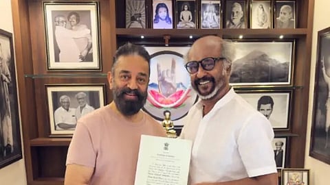 രാജ്യസഭാ എംപിയായി തിരഞ്ഞെടുക്കപ്പെട്ട കമൽഹാസൻ രജനികാന്തിനെ സന്ദർശിച്ചപ്പോൾ