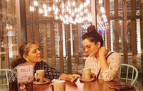 മഞ്ജുവാരിയരും അമ്മ ​ഗിരിജാവാരിയരും