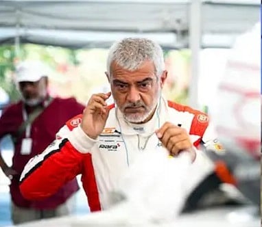 അജിത് മത്സരത്തിനിടെ