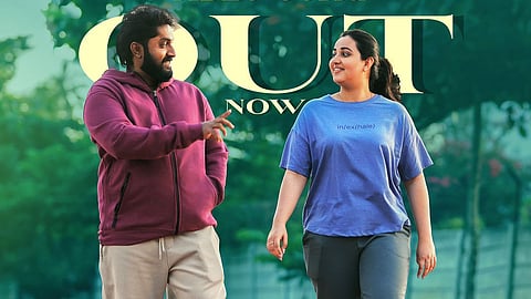 'ഓടും കുതിര ചാടും കുതിര' സോങ് പോസ്റ്റർ