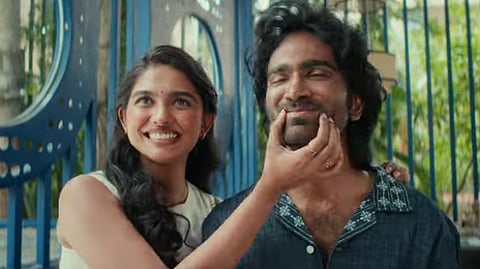 പ്രദീപ് രം​ഗനാഥനും മമിത ബൈജുവും  'ഡ്യൂഡ്' ട്രെയിലറിലെ ഒരു രം​ഗത്തിൽ