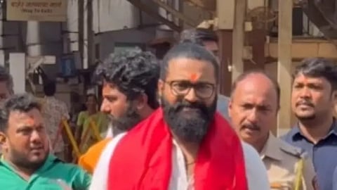 മുംബൈയിലെ സിദ്ധിവിനായക ക്ഷേത്രത്തില്‍ ദര്‍ശനത്തിനെത്തിയ ഋഷഭ് ഷെട്ടി