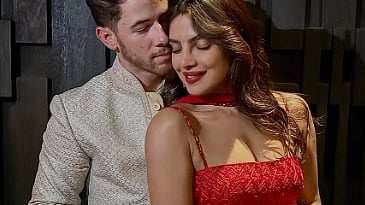 ദീപാവലി ആഘോഷത്തിനിടെ നിക് ജൊനാസും പ്രിയങ്ക ചോപ്രയും