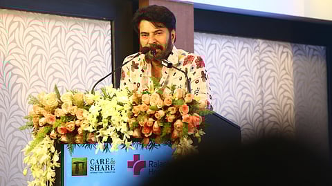 കെയർ ആൻഡ് ഷെയർ ഇന്റർനാഷണൽ ഫൗണ്ടേഷൻ, ആലുവ രാജഗിരി ആശുപത്രിയുമായി സഹകരിച്ച് നടപ്പാക്കുന്ന കാതോട് കാതോരം പദ്ധതിയുടെ ഉദ്ഘാടനച്ചടങ്ങിൽ മമ്മൂട്ടി സംസാരിക്കുന്നു