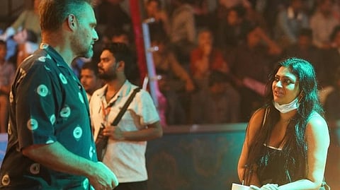 ജെ.ജെ.പെറി ​ഗീതു മോഹൻദാസിനൊപ്പം