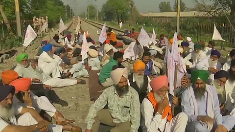 অমৃতসরে রেল অবরোধ আন্দোলনকারীদের