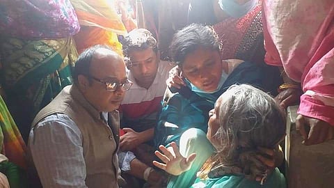 WB Election 21: “মেয়েটা জিতলেই আমার ছেলেটা শান্তি পাবে”- মীনাক্ষীর উদ্দেশ্যে নিহত মইদুলের মা