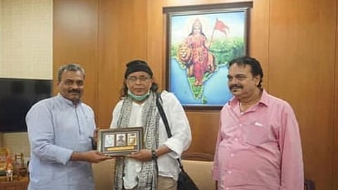 আর এস এস দপ্তরে মিঠুন চক্রবর্তী