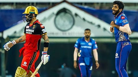 IPL: রোমহর্ষক ম্যাচে মুম্বাই ইন্ডিয়ান্সকে ২ উইকেটে হারালো আরসিবি