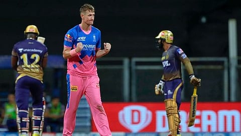 IPL: ক্রিস মরিস একাই থামিয়ে দিলেন নাইটদের