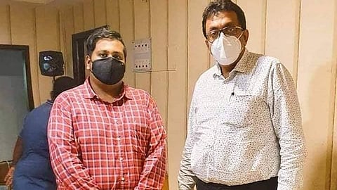 তৃণমূল সাংসদ শান্তনু সেনের সঙ্গে দেবাঞ্জন দেব