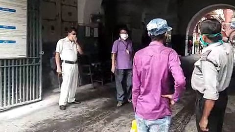 কলকাতা পুরসভার প্রবেশপথে বিশেষ চেকিং