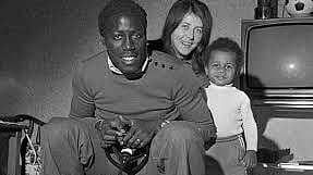 পরিবারের সঙ্গে জঁ-পিয়েরে-অ্যাডামস