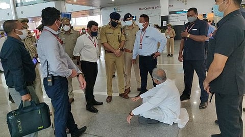 লখনৌ বিমানবন্দরে ভূপেশ বাঘেল 