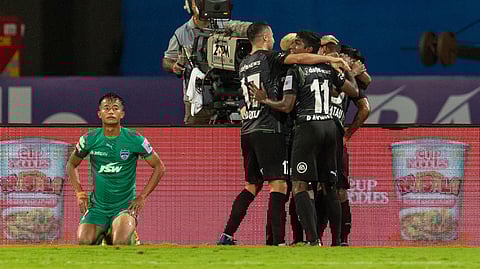 ISL: সুনীল ছেত্রীদের ৩-১ গোলে হারিয়ে শীর্ষস্থানে মুম্বই সিটি এফসি