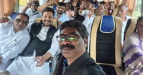 বাসে বিধায়কদের নিয়ে হেমন্ত সোরেন