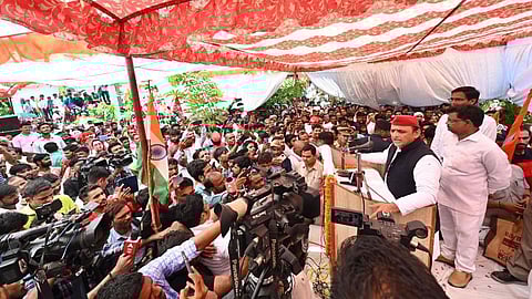 কনৌজে জনসভায় অখিলেশ যাদব 