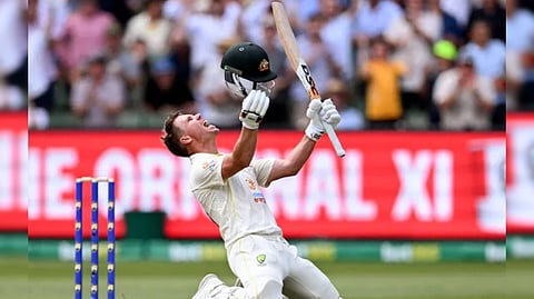 সেঞ্চুরি সেলিব্রেশনে ডেভিড ওয়ার্নার 