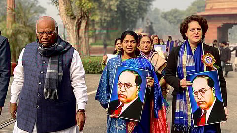 সংসদ ভবন চত্বরে কংগ্রেসের প্রতিবাদ