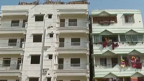 ট্যাংরার হেলে পড়া বহুতল