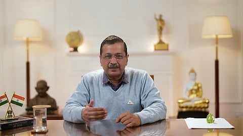 নির্বাচনী ইস্তেহার প্রকাশ করছেন আপ সুপ্রিমো অরবিন্দ কেজরিওয়াল