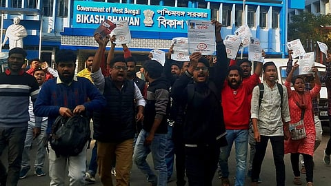 এসএফআই কর্মীদের বিকাশ ভবন অভিযান