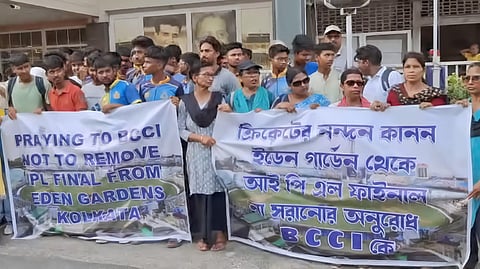 ইডেনে আইপিএল ফাইনালের দাবিতে বিক্ষোভ ক্রিকেটপ্রেমীদের