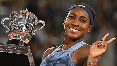 ট্রফি হাতে কোকো গফ