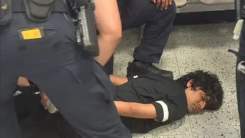 আমেরিকার বিমানবন্দরে ভারতীয় যুবকের সঙ্গে 'পশুর মতো আচরণ'