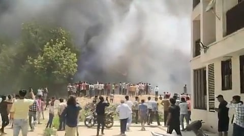 আহমেদাবাদের মেঘানীনগরে ভয়াবহ বিমান দুর্ঘটনা