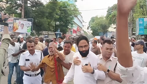 মেটিয়াবুরুজে বামেদের শান্তি মিছিল থেকে গ্রেপ্তার নেতৃত্ব