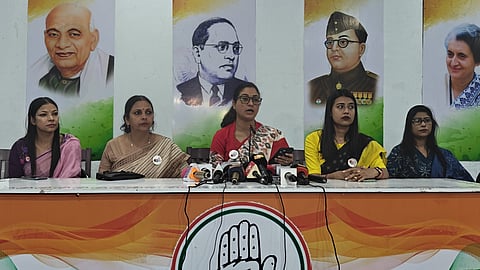 ওড়িশায় সাংবাদিক সম্মেলনে মহিলা কংগ্রেস সভাপতি অলকা লাম্বা