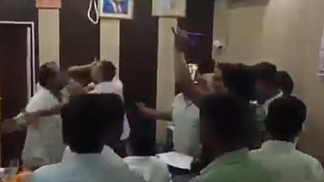 অফিসে ঢুকে দলিত ইঞ্জিনিয়ারকে মারধোর বিজেপি কর্মীর