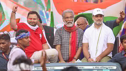 সম্প্রতি বিহারে হওয়া ভোটার অধিকার যাত্রায় তেজস্বী যাদব, দীপঙ্কর ভট্টাচার্য, রাহুল গান্ধী