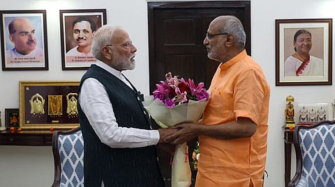 নতুন উপরাষ্ট্রপতিকে শুভেচ্ছা জানাচ্ছেন প্রধানমন্ত্রী