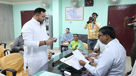 রাঘোপুর বিধানসভা কেন্দ্রে মনোনয়ন জমা দিচ্ছেন তেজস্বী যাদব