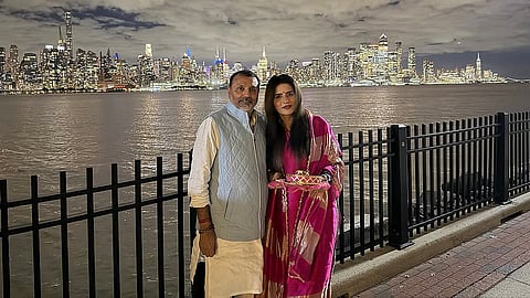 বিজেপি সাংসদ নিশিকান্ত দুবে এবং তাঁর স্ত্রী