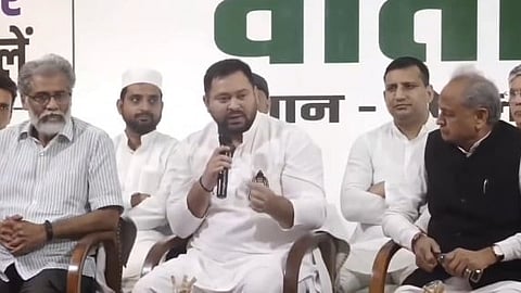 পাটনায় সাংবাদিক সম্মেলনে মহাজোট নেতৃত্ব