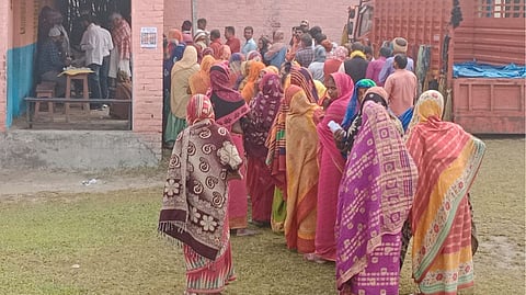 বিহারে চলছে দ্বিতীয় দফার ভোটগ্রহণ