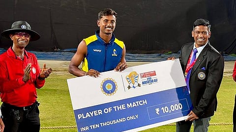 ম্যান অফ দ্যা ম্যাচ অভিষেক পোড়েল